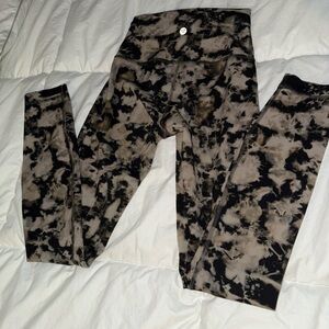 Lululemon align high rise leggings 25”Black and Tan abstract pattern size 2